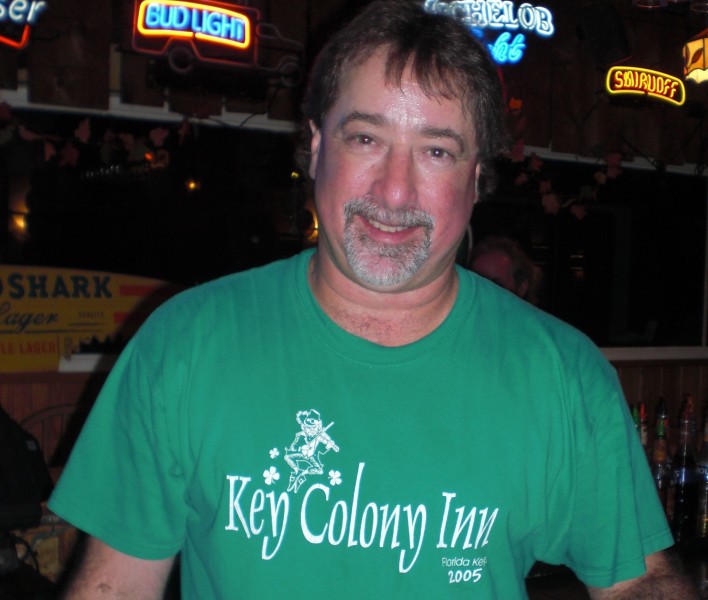 Kenny keeps the cold ones comin'